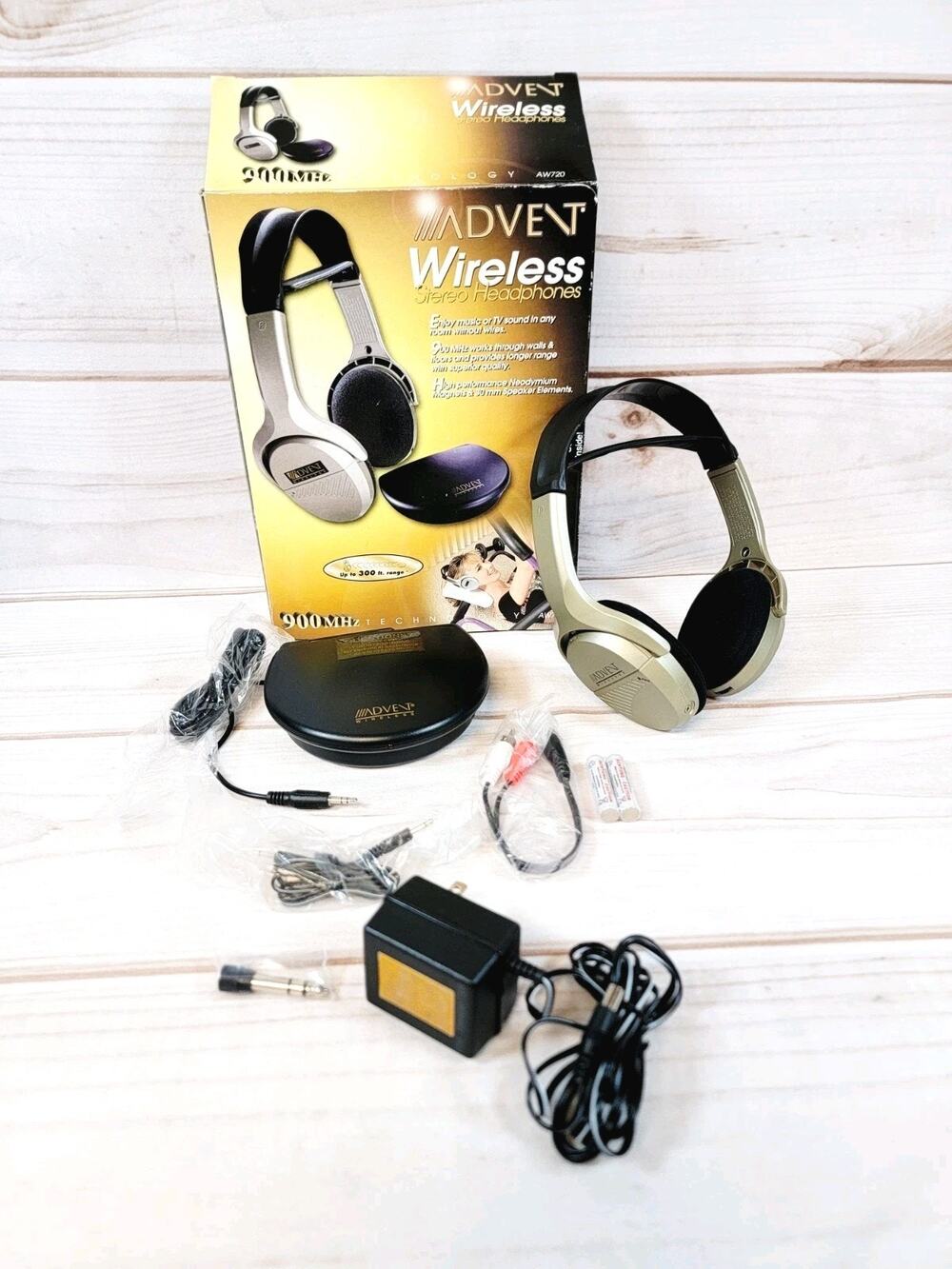 Vintage 1999 Advent AW720 900MHz Wireless Stereo Headphones Untested